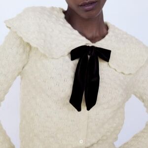 Zara Cream Textured Sweater with Black Velvet Bow, Size Usa M